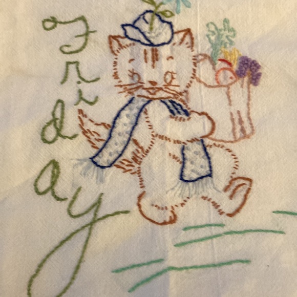 Embroidered flour sack dish cloth - Picture 2 of 4